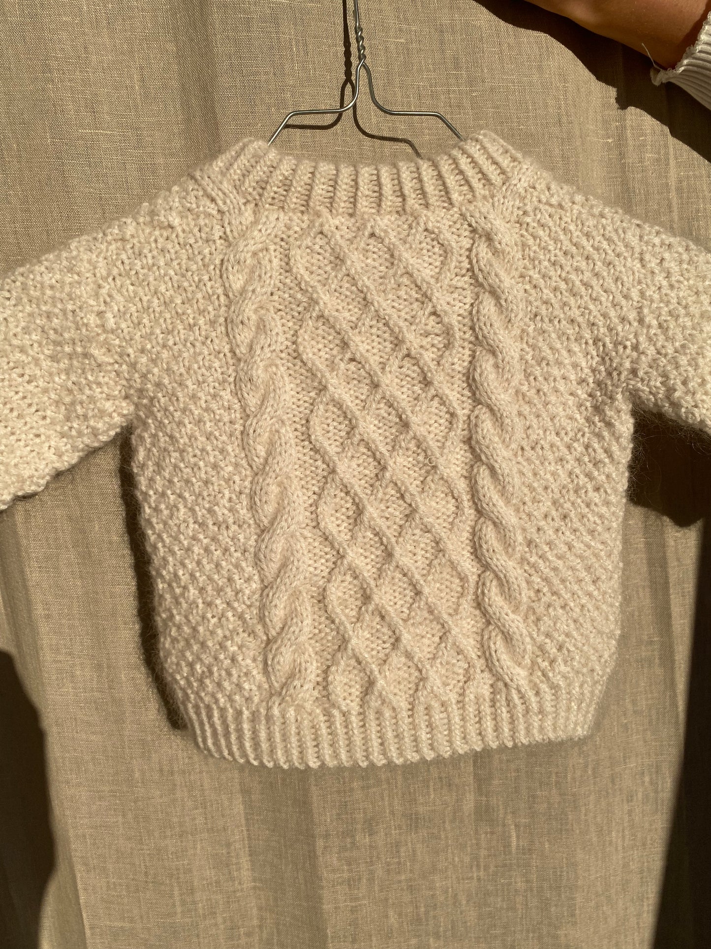 Swirl Sweater Baby - English