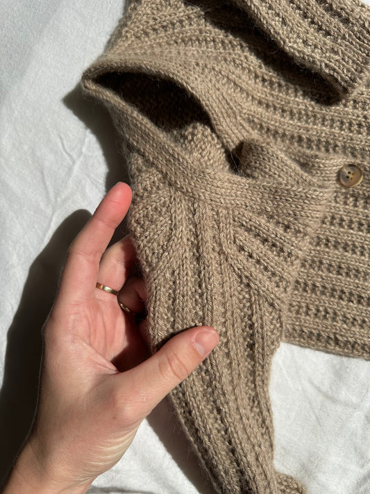 Cardamom Cardigan Mini - English